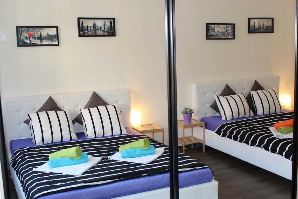 Go Native Prague Apartment ภายนอก รูปภาพ