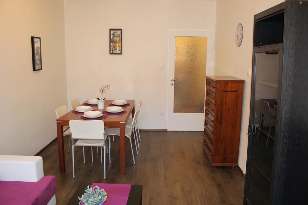 Go Native Prague Apartment ภายนอก รูปภาพ
